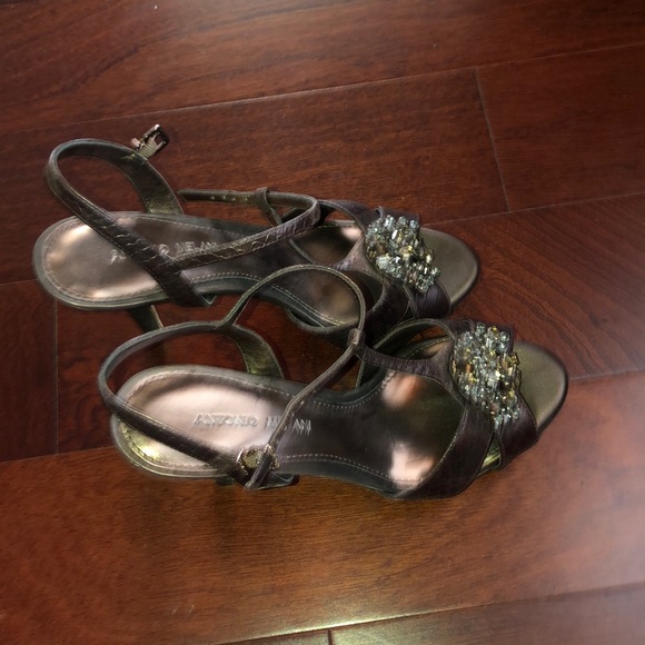 Heels - Picture 2 of 2